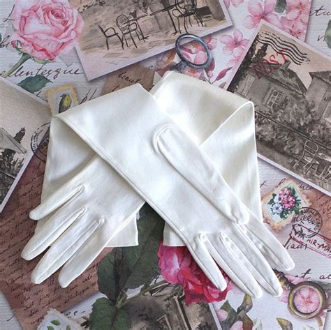 rwcherche gants blancs longs christian dior|Gants D.